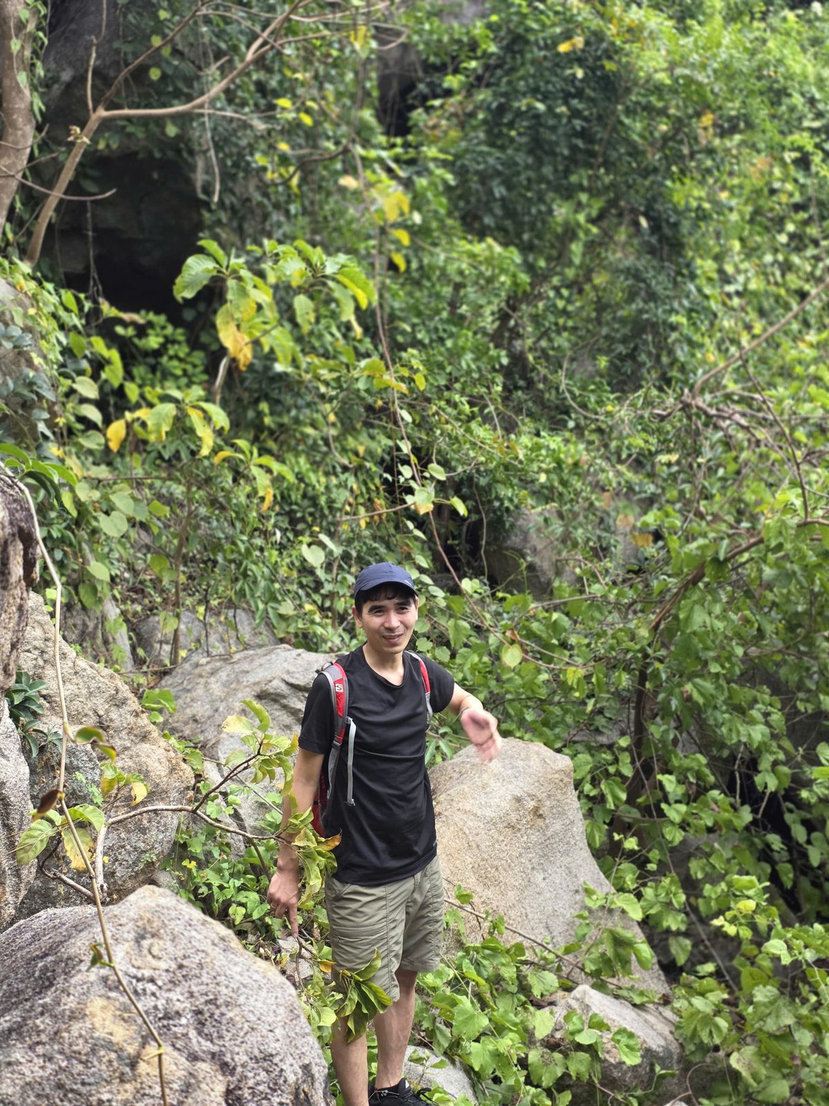 Giơ tay giữa rừng núi Minh Đạm